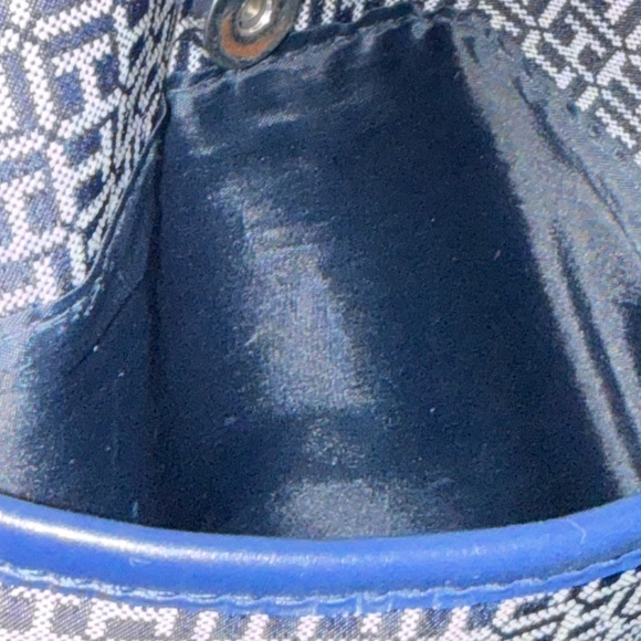 Tommy Hilfiger Signature Navy and White Crossbody Bag - Picture 13 of 14